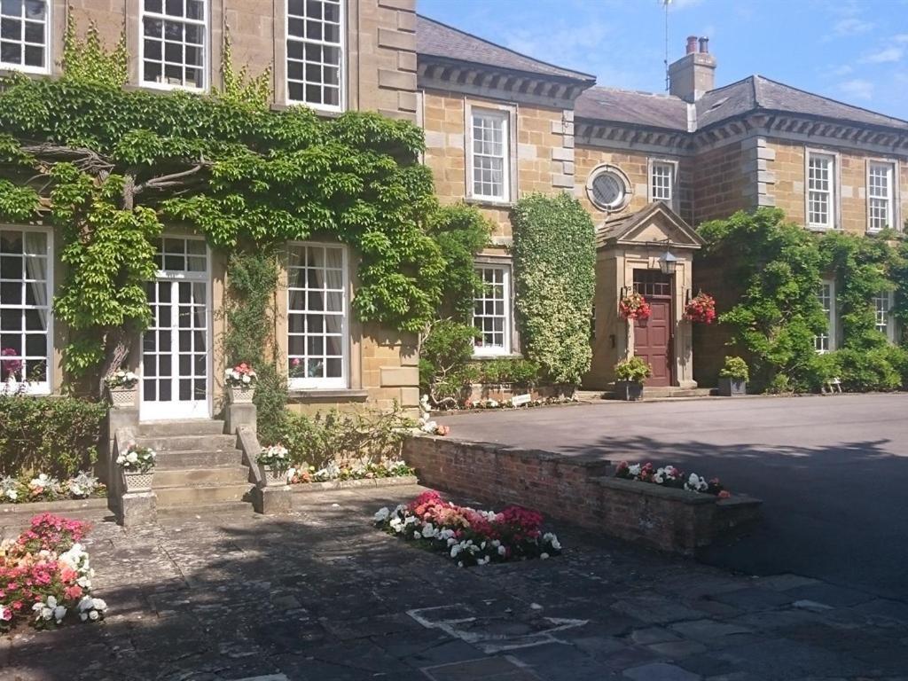 Sutton Hall Resort Thirsk Eksteriør billede